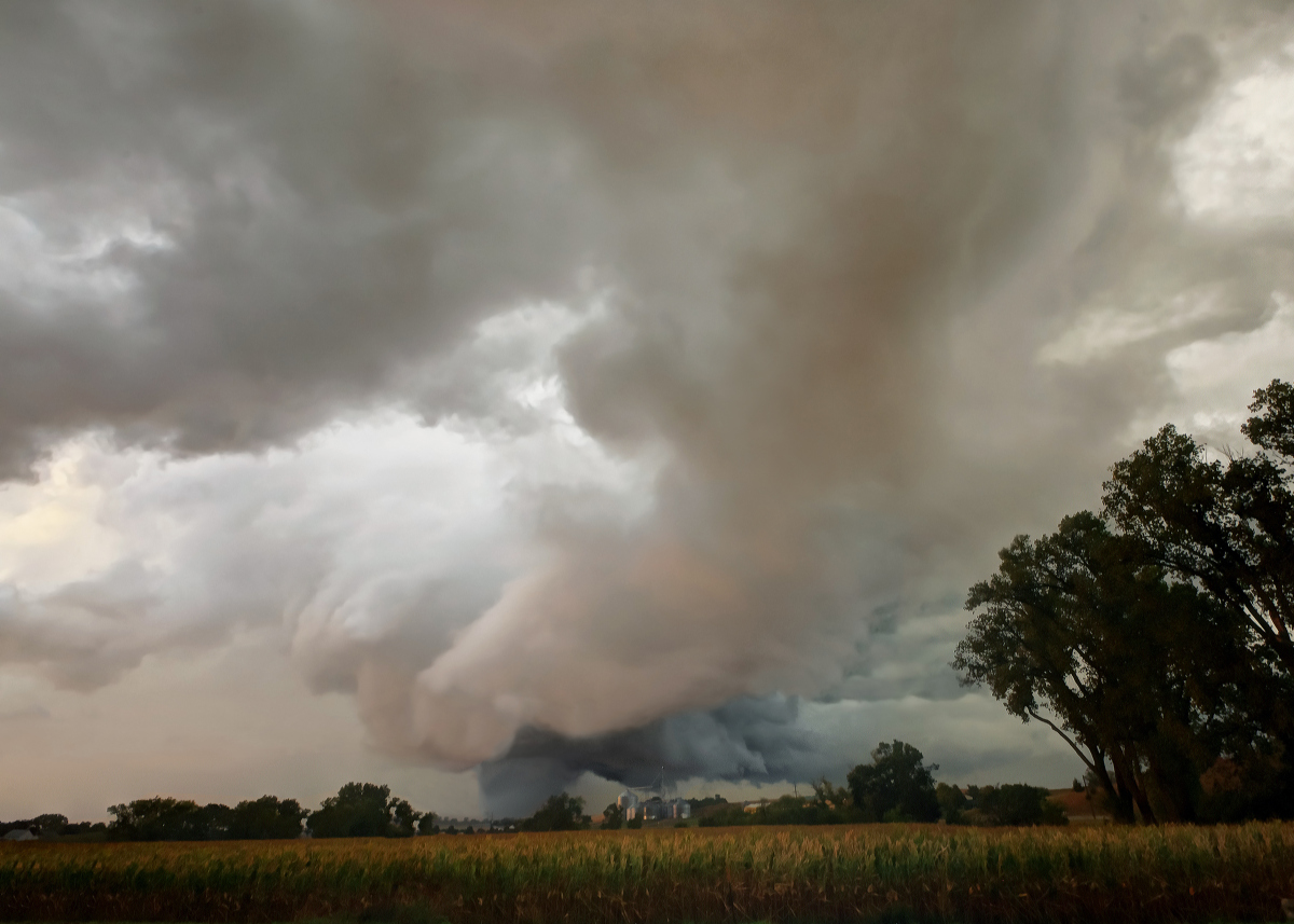 April-2014 Hell Bent-A massive stove pipe tornado near Waterbury Nebraska