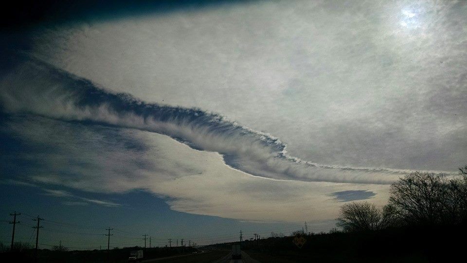 Traveling back to Wisconsin today. A crazy looking cloud formation appeared from nowhere. San Antonio Texas Traveling back to Wisconsin today. A crazy looking cloud formation appeared from nowhere. San Antonio Texas
