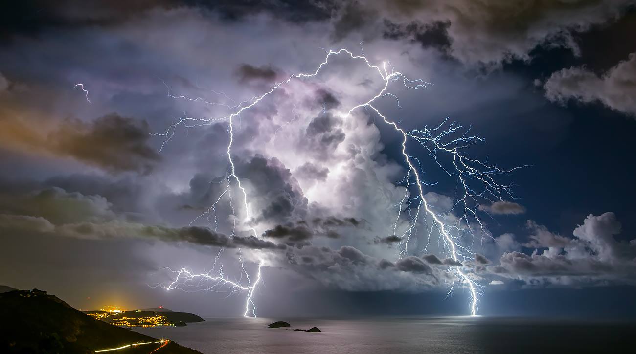 Positive CG bolt...autumn 2014. Positive CG bolt...autumn 2014.