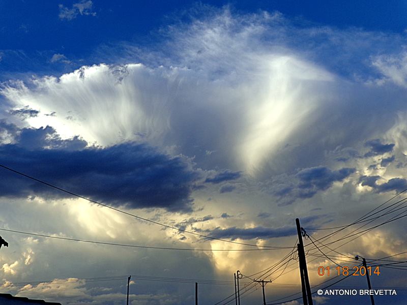 If you don´t have a vehicle, to take a nice weather photo becomes a hard work sometimes... But Mother Nature always gives you the chance... A cumulonimbus and all its beauty... This photo was taken from home... Santiago del Estero, Argentina If you don´t have a vehicle, to take a nice weather photo becomes a hard work sometimes... But Mother Nature always gives you the chance... A cumulonimbus and all its beauty... This photo was taken from home... Santiago del Estero, Argentina